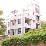 Hotel The Chit Chat Palace