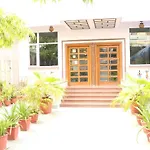 Hotel The Chit Chat Palace