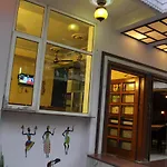 Hotel The Chit Chat Palace